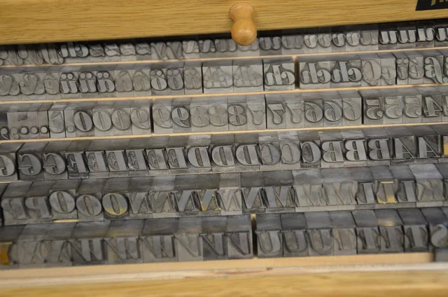 moving letter, print set, letters, pressure, mirrored, printing house, gutenberg. Print shop service packages: 17 shapes and the specification each one needs