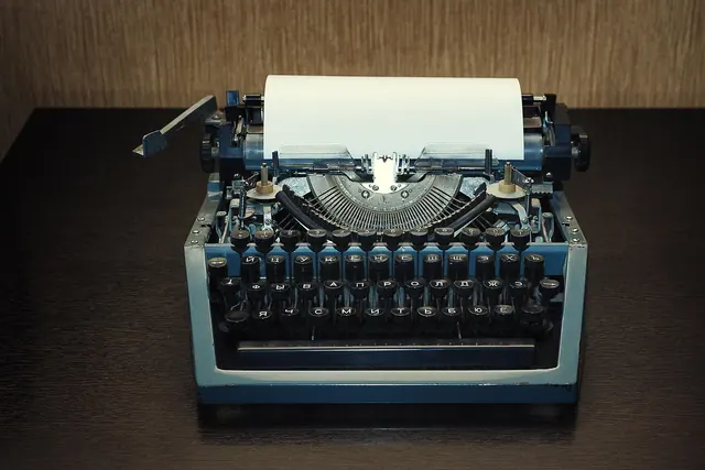 typewriter, no one, retro, type, outdated, text, technology, old, paper, office, journalist, keyboard, equipment, print, letter, nostalgia, machine, typewriter, typewriter, outdate